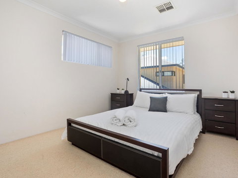 Cooper Street - Accommodation Cooktown 18