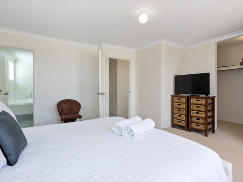 Cooper Street - Accommodation Cooktown 7