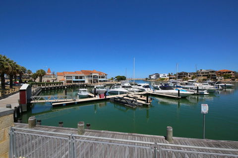 Studio Style Mindarie Marina - Accommodation Cooktown 10