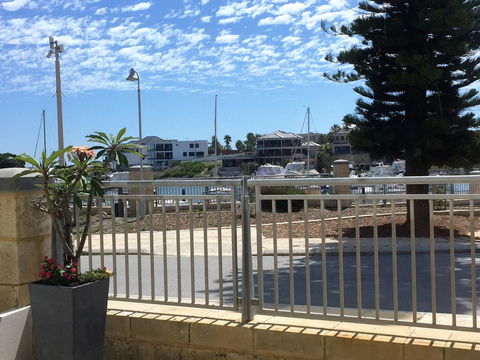 Studio Style Mindarie Marina - Accommodation Cooktown 1