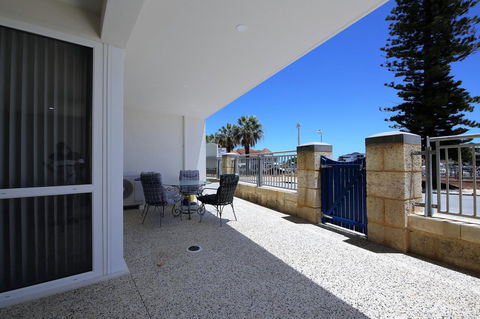 Studio Style Mindarie Marina - Accommodation Cooktown 12