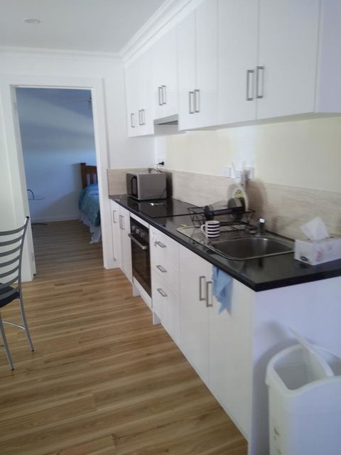 DIANELLA Budget Rooms Happy Place To Stay - Accommodation Cooktown 9