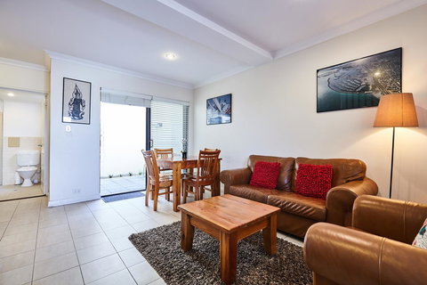 Fremantle Townhouse Unit 6 - Accommodation Cooktown 1
