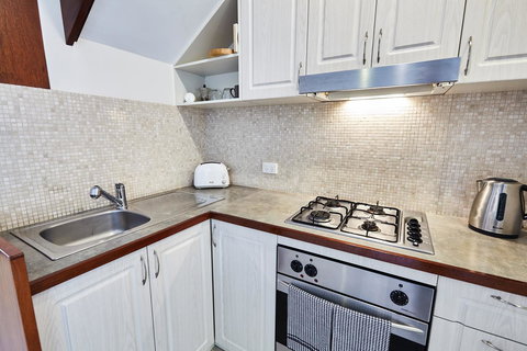 Fremantle Townhouse Unit 6 - Accommodation Cooktown 4