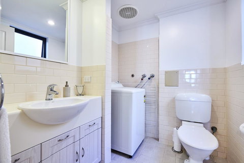 Fremantle Townhouse Unit 6 - Accommodation Cooktown 3