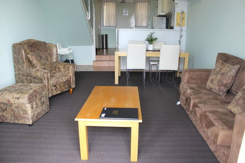 Oceanside 8 - Accommodation Cooktown 3