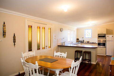 Yvonnes Rest Holiday Home - Accommodation Cooktown 0