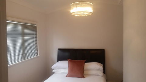 Leisurely Manor - Spacious Three Bedroom Home In Fremantle - Accommodation Cooktown 7