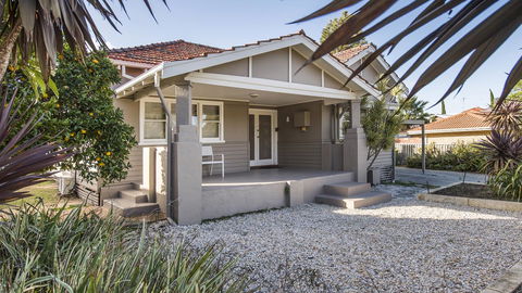 Leisurely Manor - Spacious Three Bedroom Home In Fremantle - Accommodation Cooktown 16