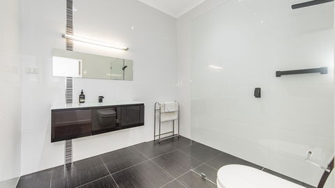 Leisurely Manor - Spacious Three Bedroom Home In Fremantle - Accommodation Cooktown 8