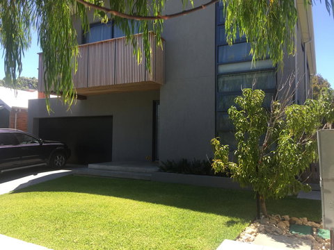 The Pool House - Fremantle - Accommodation Cooktown 4