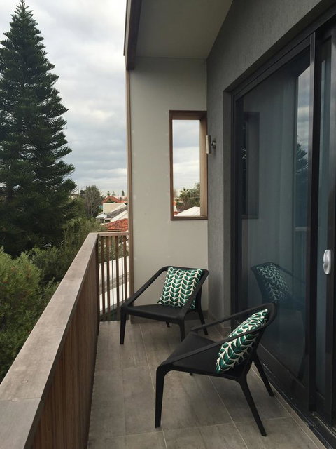 The Pool House - Fremantle - Accommodation Cooktown 8