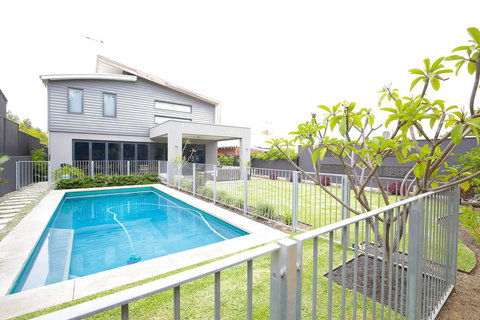 The Pool House - Fremantle - Accommodation Cooktown 1