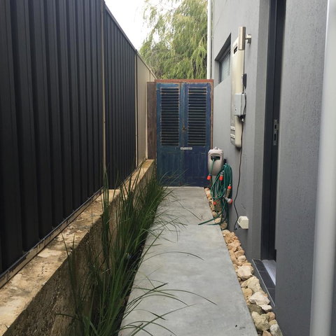 The Pool House - Fremantle - Accommodation Cooktown 24