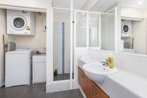 508 Stupendous Sunsets & Views Pool Gym Parking - Accommodation Cooktown 23