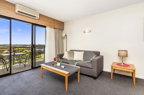 508 Stupendous Sunsets & Views Pool Gym Parking - Accommodation Cooktown 2
