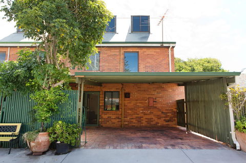 Monument Hill Townhouse - Fremantle - Accommodation Cooktown 24