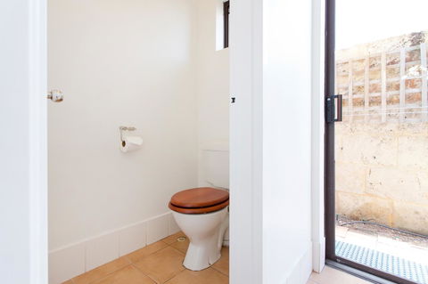 Monument Hill Townhouse - Fremantle - Accommodation Cooktown 21