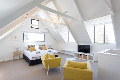 Monument Hill Townhouse - Fremantle - Accommodation Cooktown 0