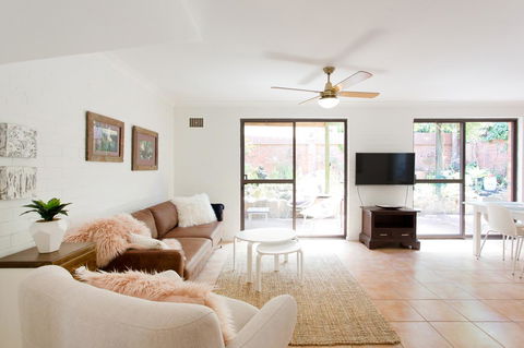 Monument Hill Townhouse - Fremantle - Accommodation Cooktown 14
