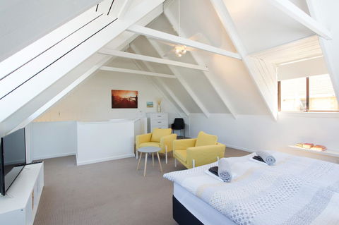 Monument Hill Townhouse - Fremantle - Accommodation Cooktown 2