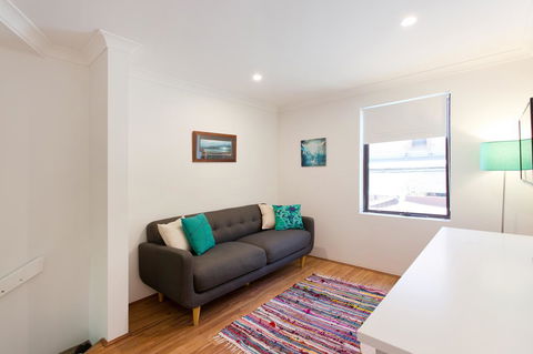 Monument Hill Townhouse - Fremantle - Accommodation Cooktown 9