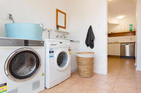 Monument Hill Townhouse - Fremantle - Accommodation Cooktown 20