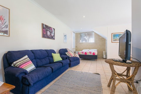 Surfside Ocean Beach Denmark Holiday Accommodation - Accommodation Cooktown 13