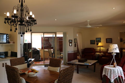 Crossland House - Accommodation Cooktown 18