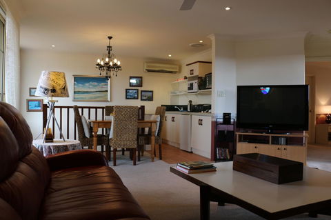 Crossland House - Accommodation Cooktown 14
