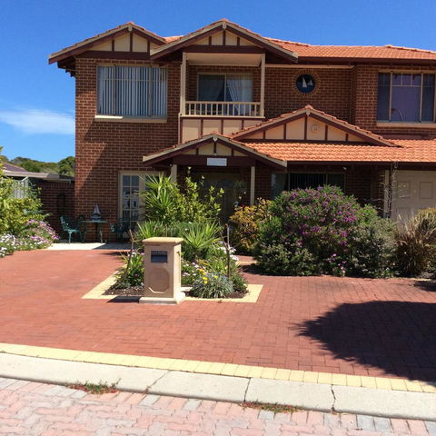 Crossland House - Accommodation Cooktown 10