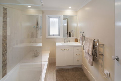 Sea La Vie - Accommodation Cooktown 8