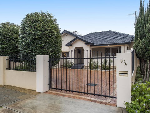 Luxury Federation Style Home - Sleeps 10 - Accommodation Cooktown 17