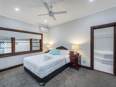 Luxury Federation Style Home - Sleeps 10 - Accommodation Cooktown 7