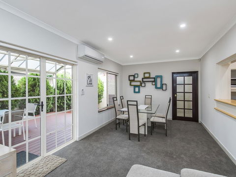 Luxury Federation Style Home - Sleeps 10 - Accommodation Cooktown 2