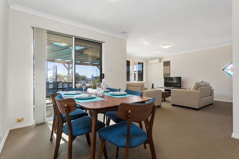 Como South Perth Villa - Accommodation Cooktown 8