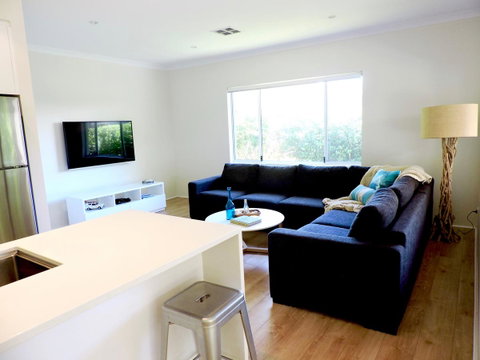 Contemporary Cove - Quindalup - Accommodation Cooktown 5
