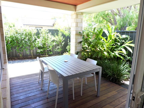 Contemporary Cove - Quindalup - Accommodation Cooktown 11