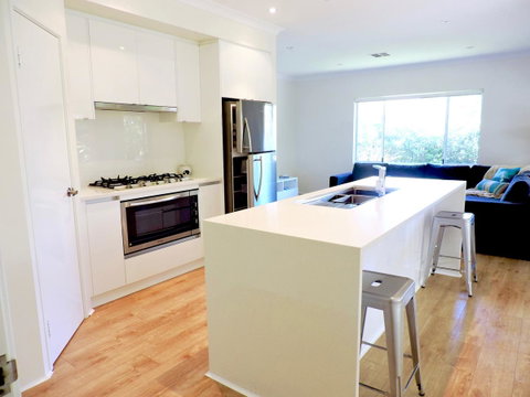 Contemporary Cove - Quindalup - Accommodation Cooktown 7