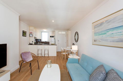 Ocean Breeze Apartment - Accommodation Cooktown 9