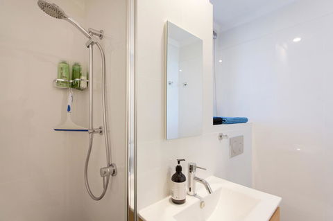Ocean Breeze Apartment - Accommodation Cooktown 24