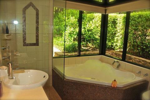 Waterfall Cottages - Accommodation Cooktown 9