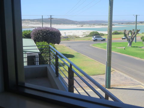 Kalbarri Riverfront Unit - Accommodation Cooktown 4