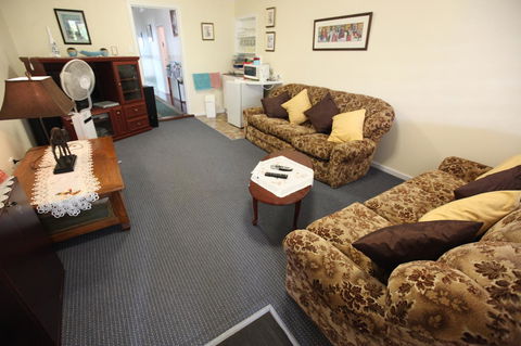 Jacaranda Guest House - Accommodation Cooktown 8