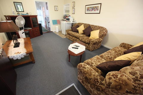 Jacaranda Guest House - Accommodation Cooktown 7