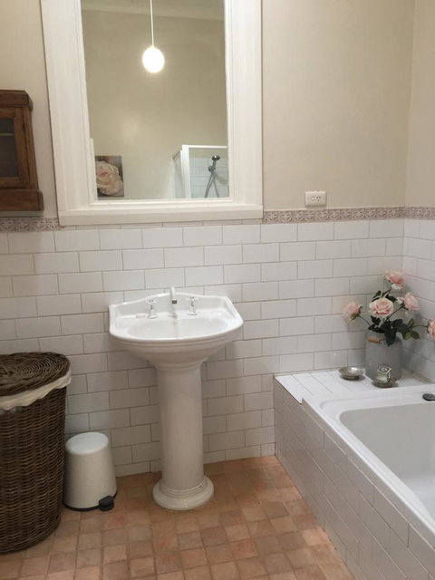Historic Oakhill House Entire Estate - Accommodation Cooktown 16