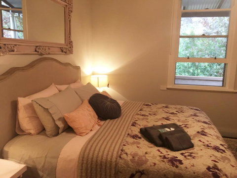 Historic Oakhill House Entire Estate - Accommodation Cooktown 8