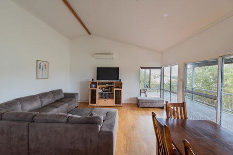 Peppy Beach Ocean Views - Accommodation Cooktown 2