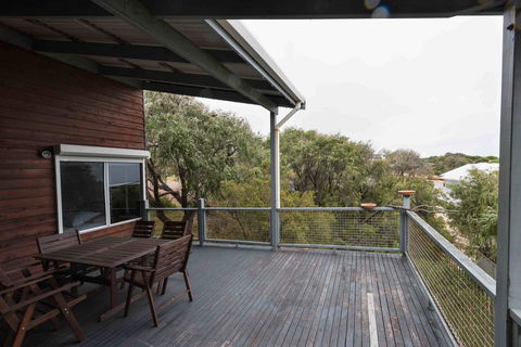 Peppy Beach Ocean Views - Accommodation Cooktown 0