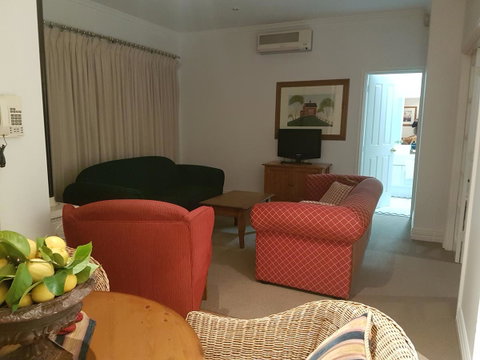 Two Sisters Chalets - Accommodation Cooktown 12